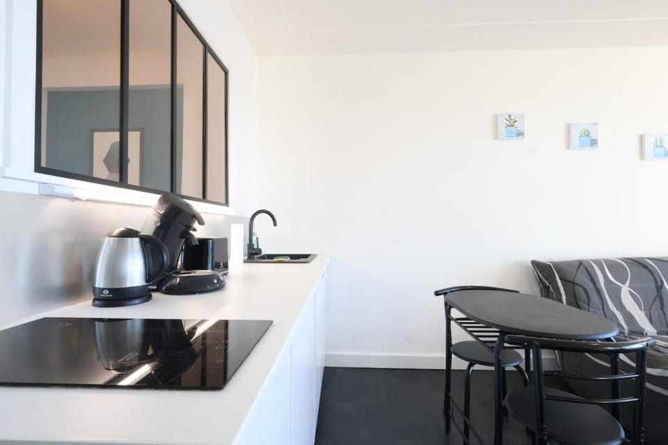 La Caravelle - Apt 2 Prs - front de mer - Clim Apartment in Antibes