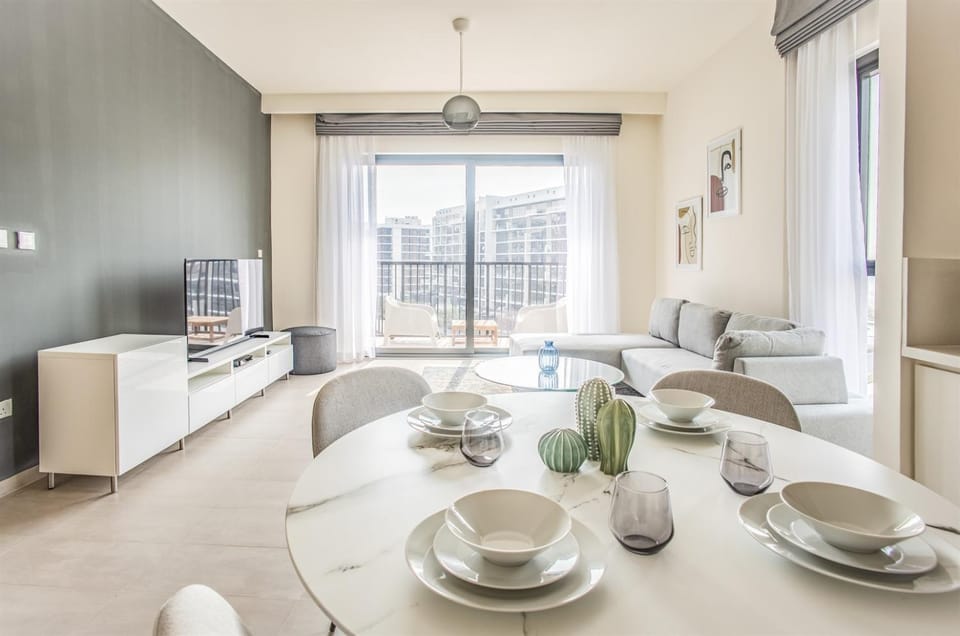 Elite LUX Holiday Homes - Upscale & Stylish 2BR Dubai Hills Apartment in Dubai