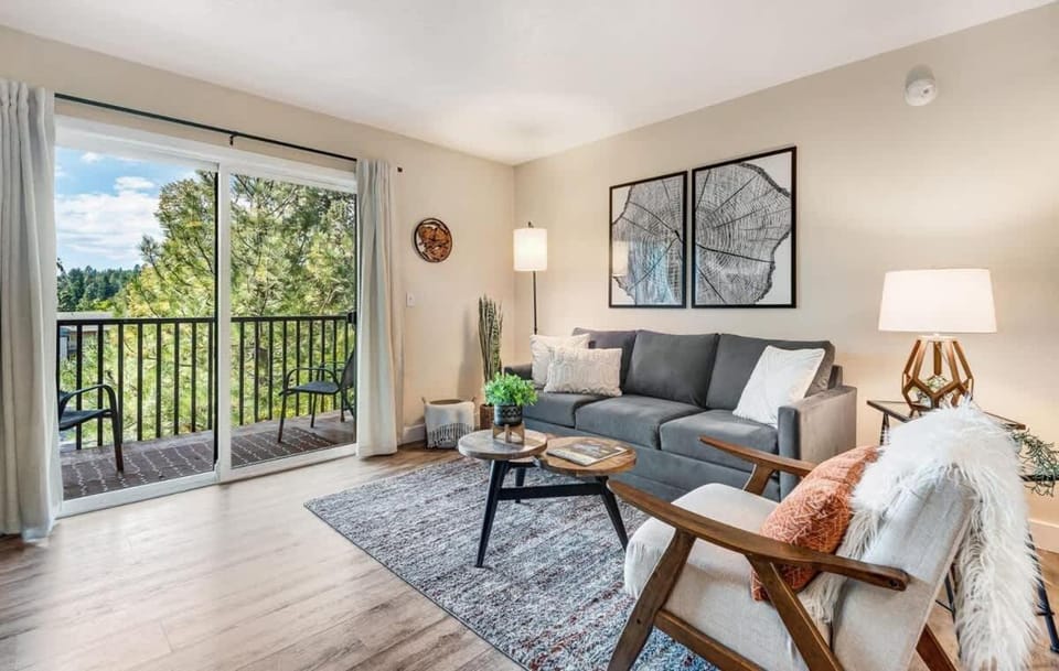Gorgeous Condo near Downtown & the Deschutes River House in Bend