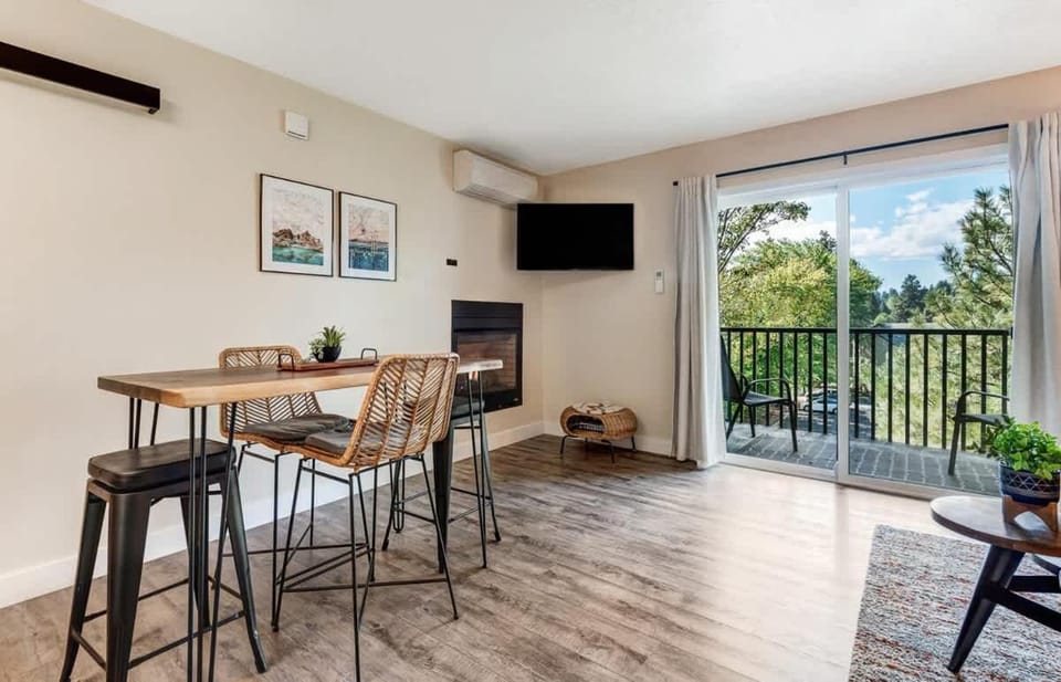 Gorgeous Condo near Downtown & the Deschutes River House in Bend