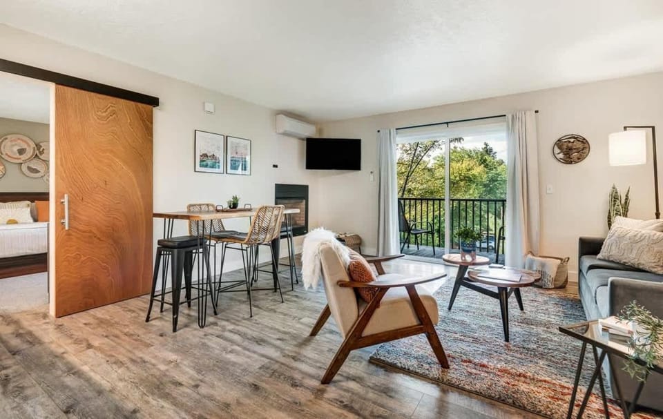 Gorgeous Condo near Downtown & the Deschutes River House in Bend