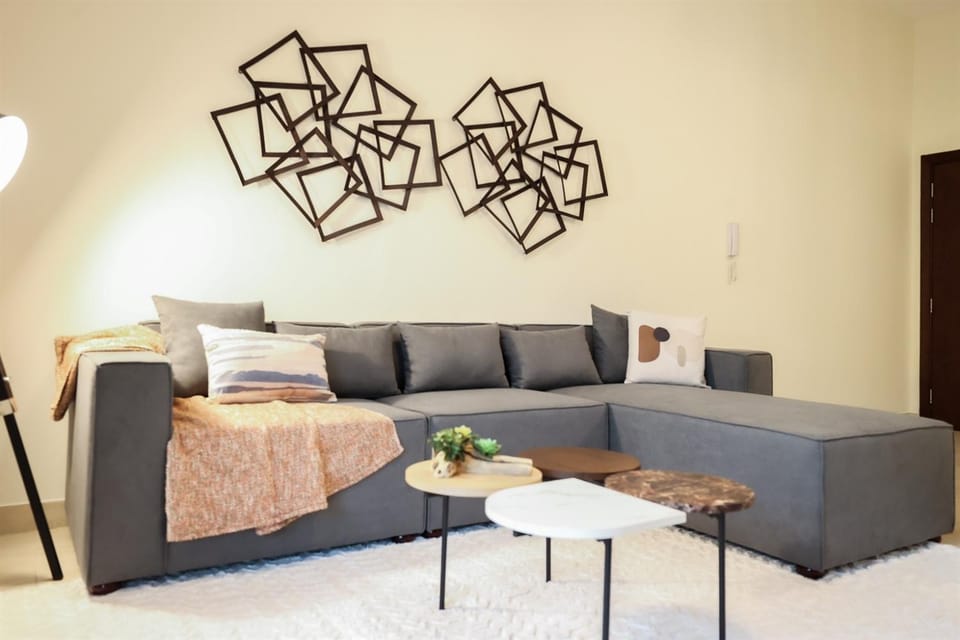 Elite LUX Holiday Homes - Spacious 1 BR Near Metro Station in Al Furjan, Dubai Apartment in Dubai