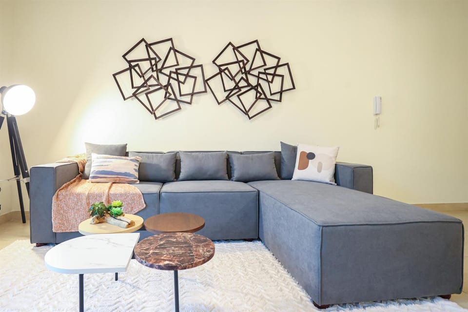 Elite LUX Holiday Homes - Spacious 1 BR Near Metro Station in Al Furjan, Dubai Apartment in Dubai