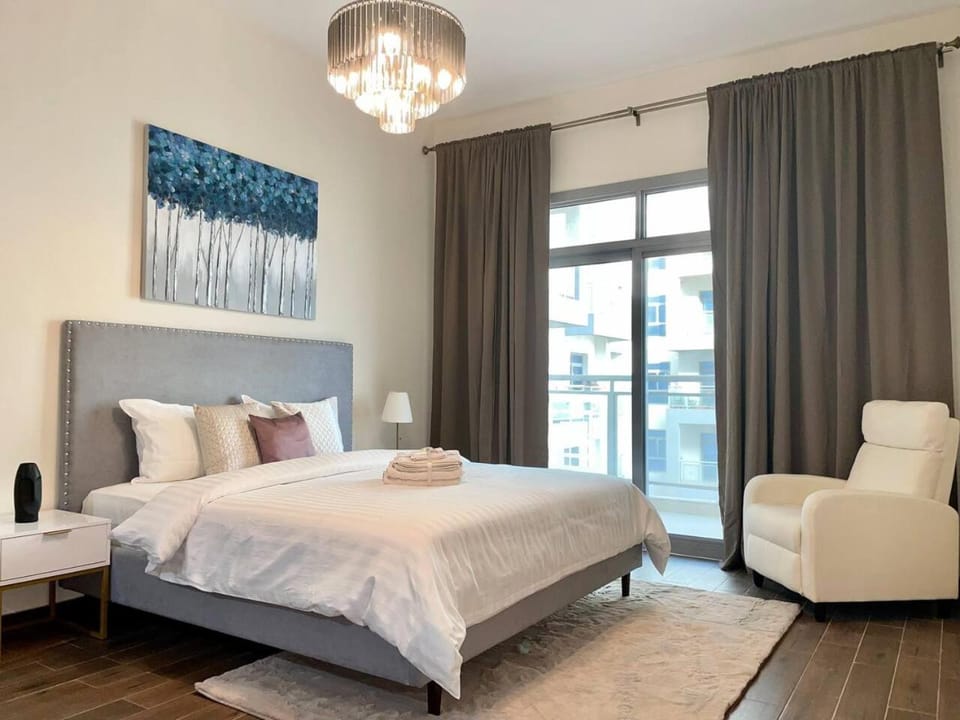 Elite LUX Holiday Homes - Spacious 2BR with Metro Access in Al Furjan, Dubai Apartment in Dubai