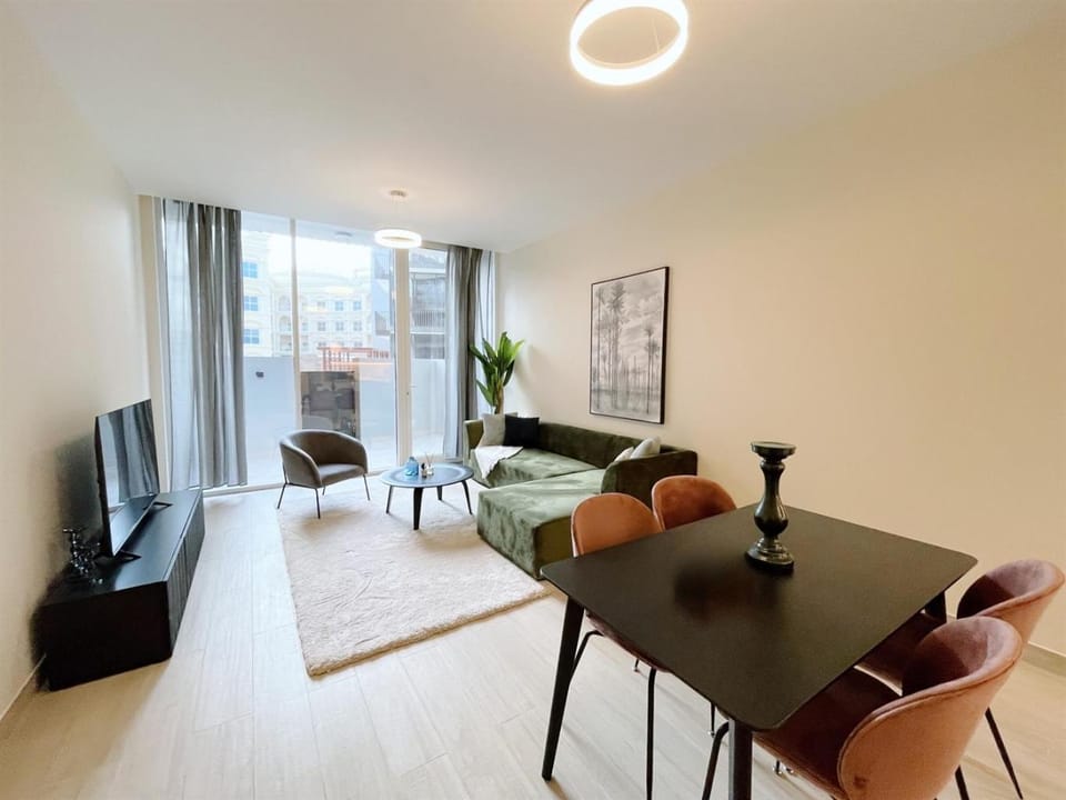 Elite LUX Holiday Homes - Enchanting 1BR Apt Pool & Gym Access in Arjan, Dubai Apartment in Dubai