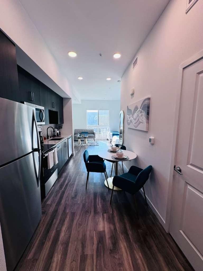The Central Apartment at Hollywood Apartment in Hollywood