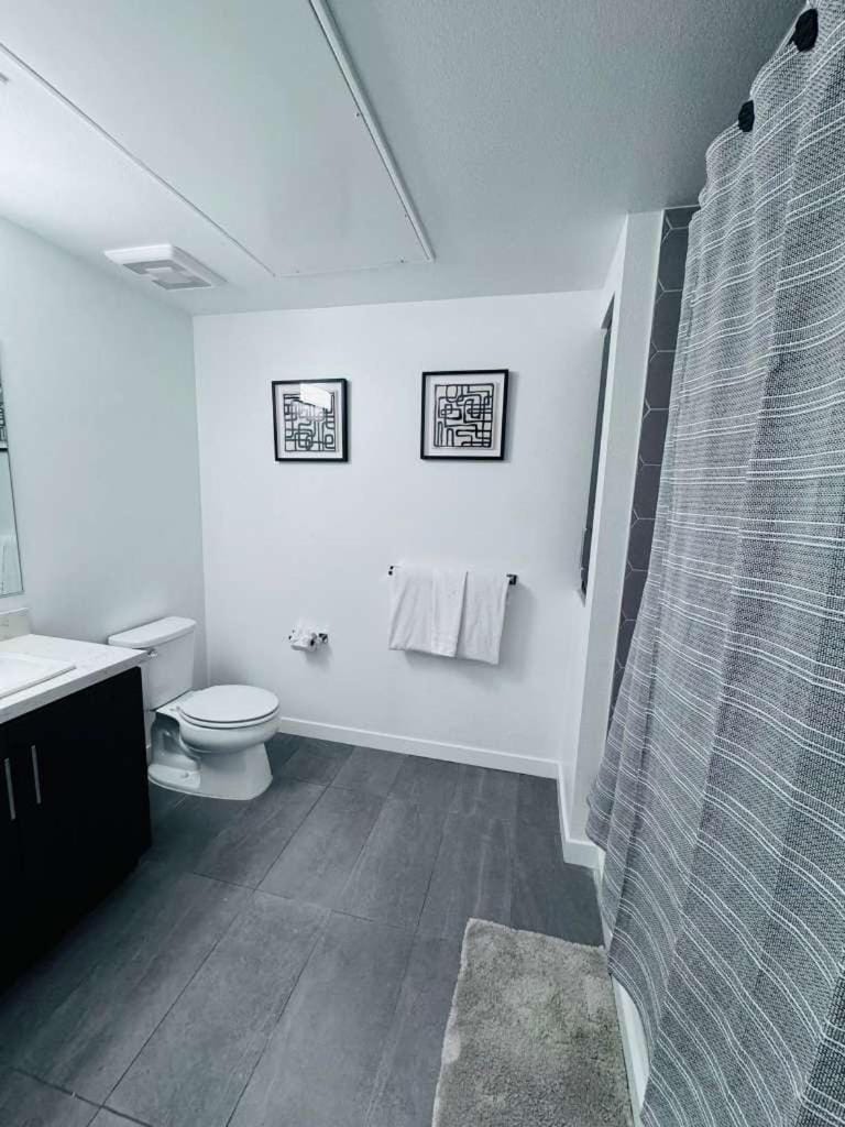 The Central Apartment at Hollywood Apartment in Hollywood