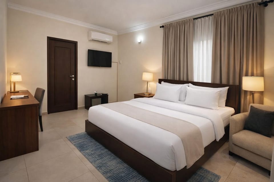Communal lounge/ TV room, Bed, TV and multimedia, Living room, Photo of the whole room, Seating area, Evening entertainment, Bedroom, air conditioner