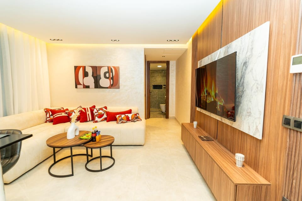 In The Heart Of Maarif Area Val Fleuri Central Bright & Cosy Apartment 1 Bedroom Balcony & Ultra Rapid Fiber Wifi Secured Area Carrefour Close To The Residence Apartment in Casablanca