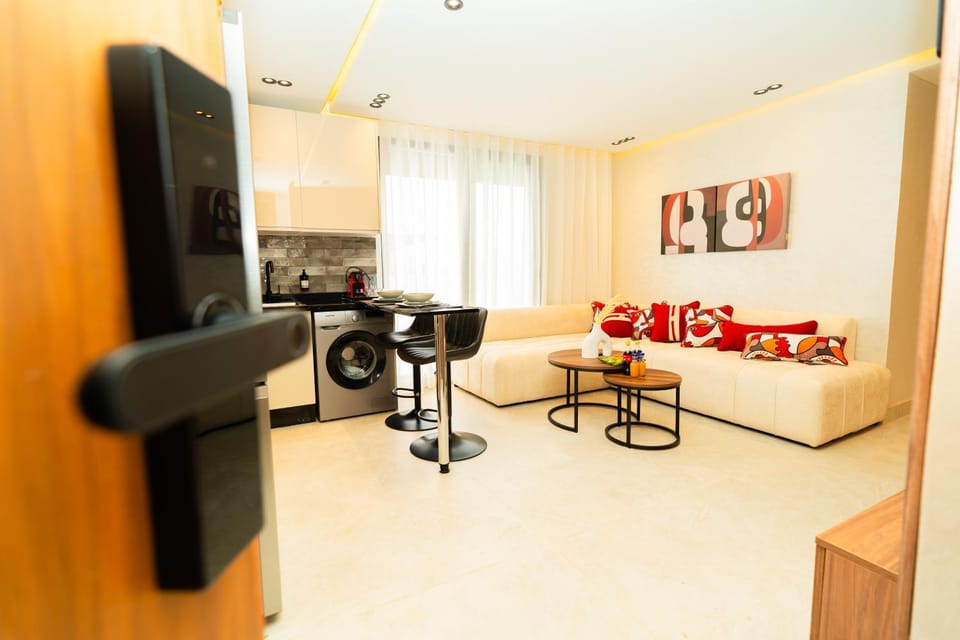 In The Heart Of Maarif Area Val Fleuri Central Bright & Cosy Apartment 1 Bedroom Balcony & Ultra Rapid Fiber Wifi Secured Area Carrefour Close To The Residence Apartment in Casablanca