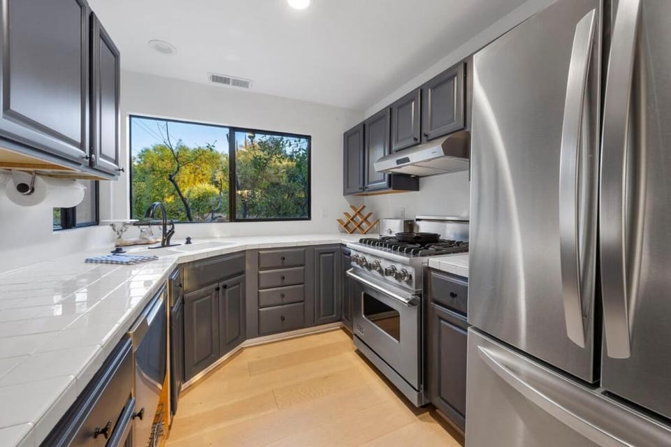 Private Estate with Cottage, Pool & Tennis Villa in Ojai
