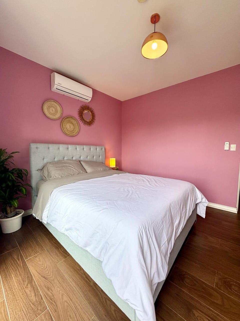 Photo of the whole room, air conditioner