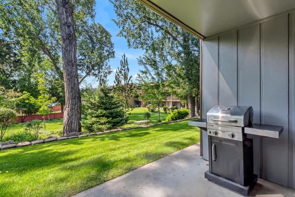 Ground-floor Condo near Pioneer Park and Downtown House in Bend