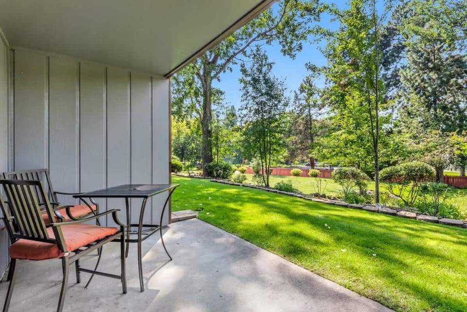 Ground-floor Condo near Pioneer Park and Downtown House in Bend