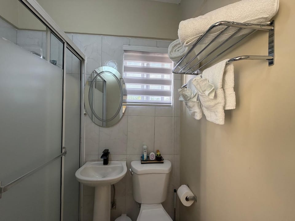 1 BR Love Cube Apartment in Kingston