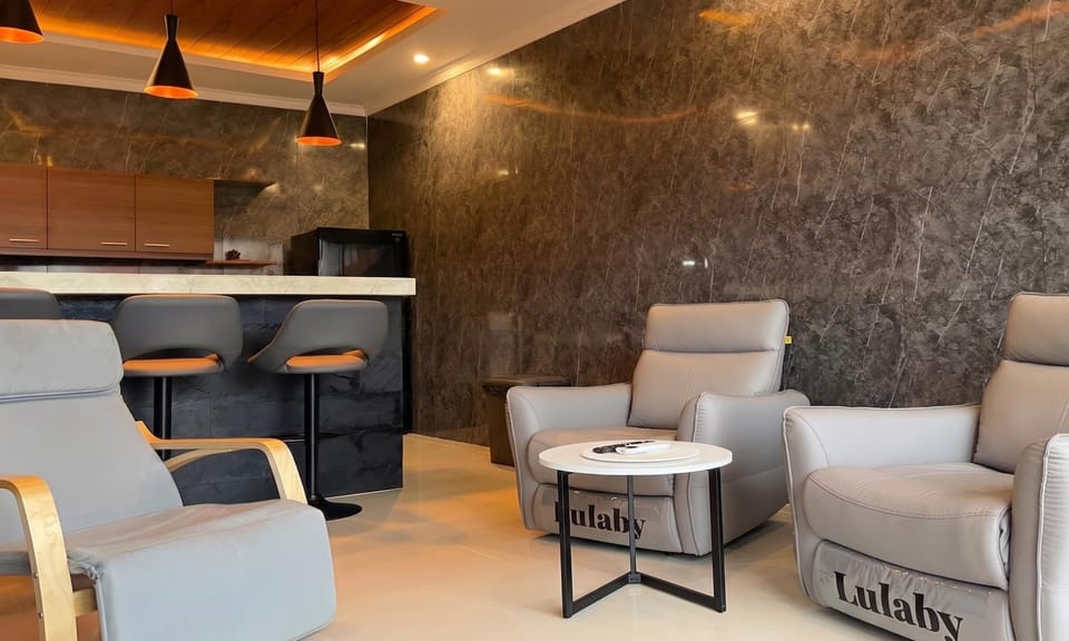 Kitchen or kitchenette, Living room, Seating area