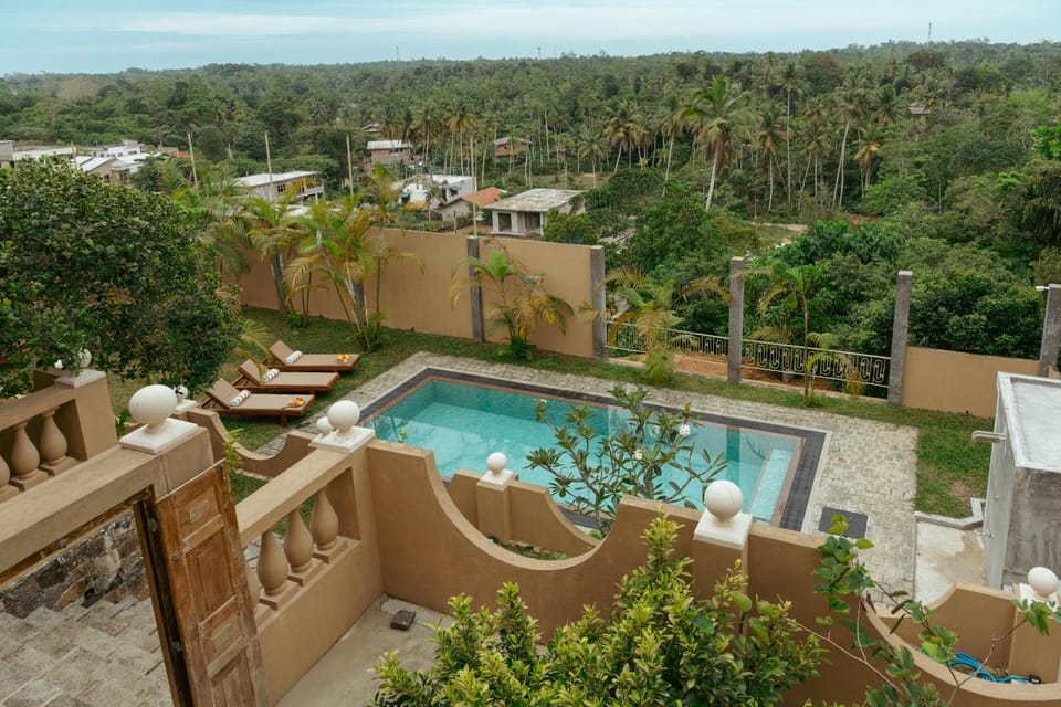 Property building, Natural landscape, Garden, Balcony/Terrace, Garden view, Pool view, Swimming pool, sunbed