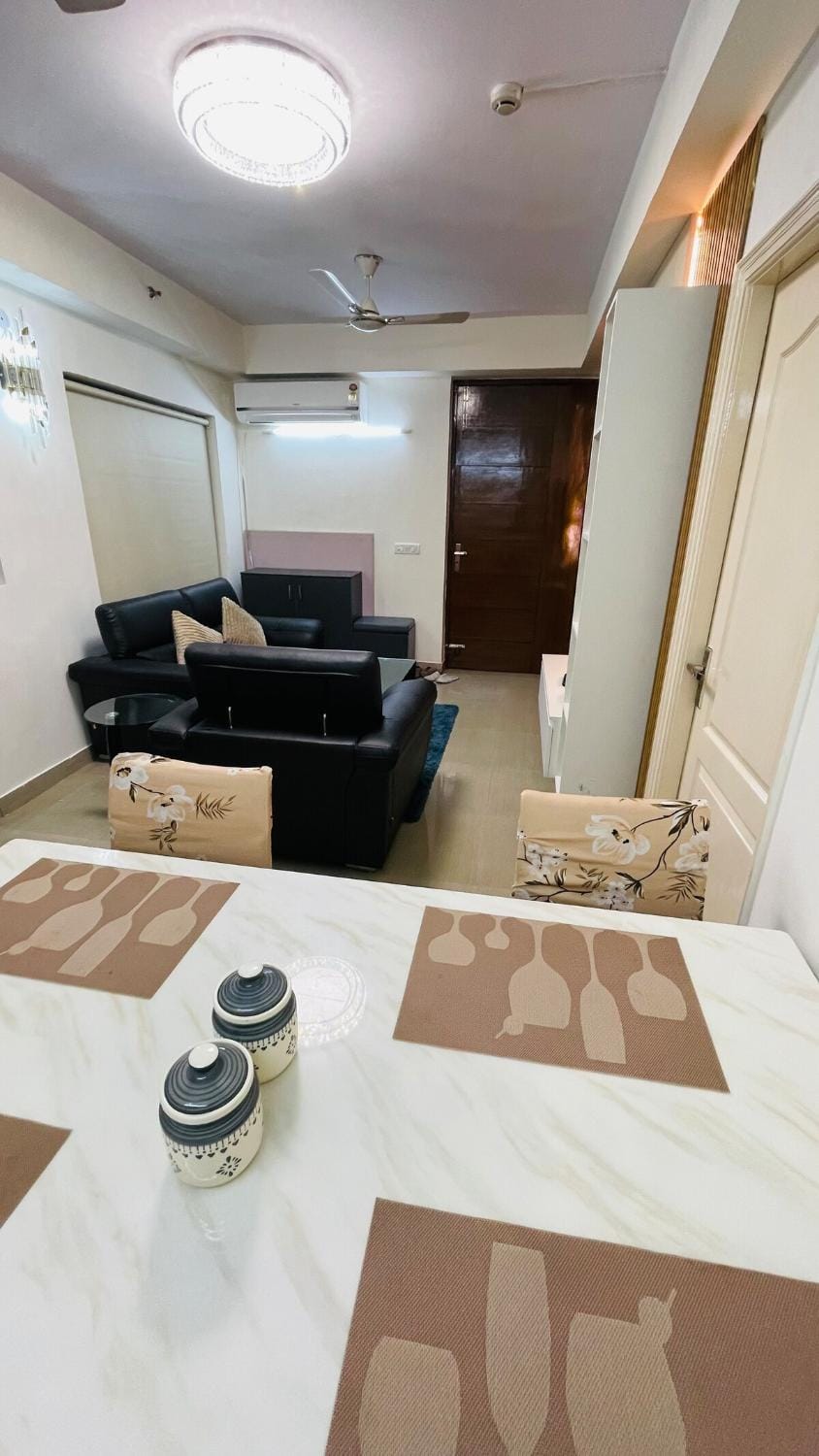 Living room, Seating area, Dining area
