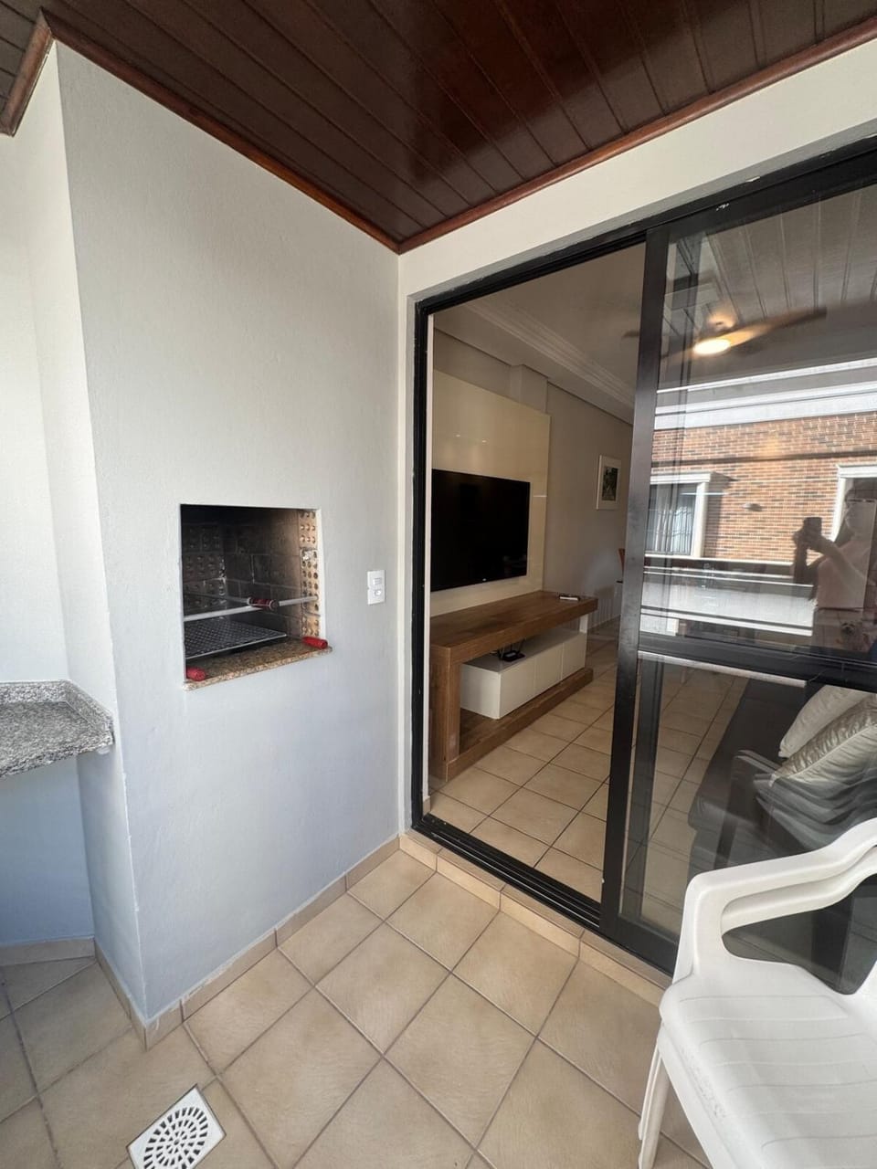 05 - Apê poucos metros da praia com 2 vagas de Garagem Apartment in Camboriú