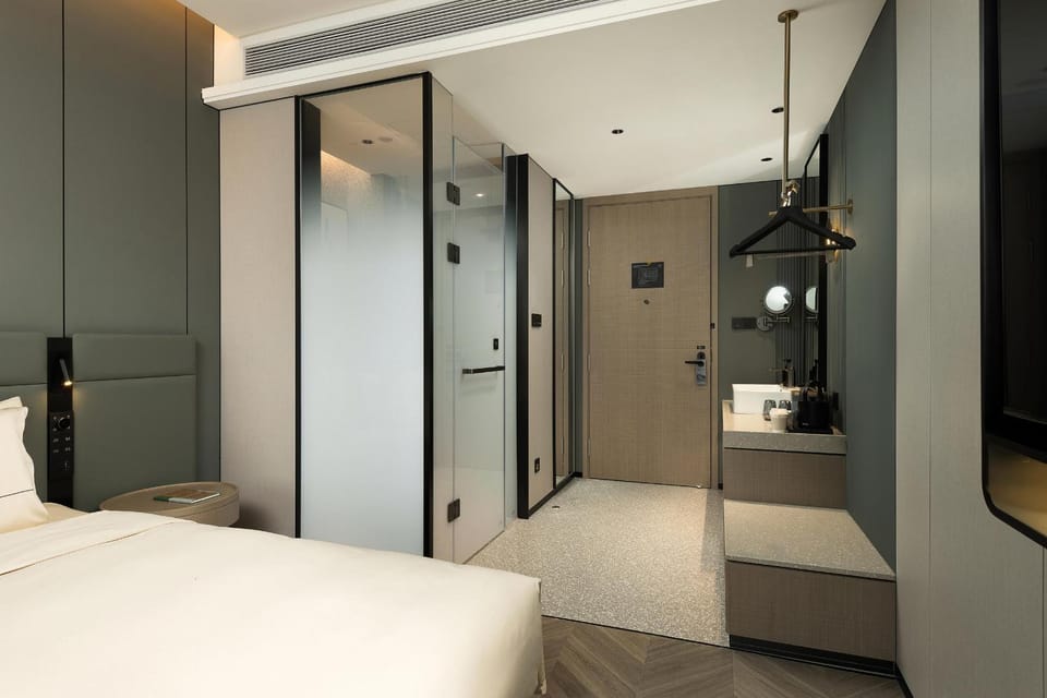 Atour S Hotel Wuhan Panoramic river views from Zhongshan Avenue Jianghan Road Pedestrian Street Hotel in Wuhan