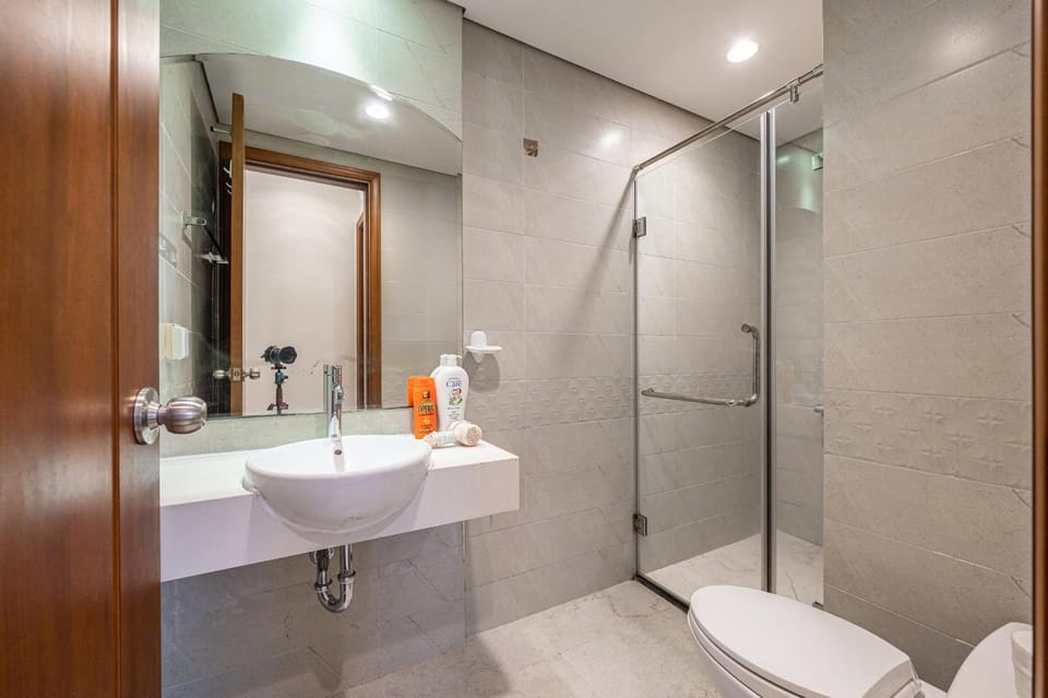 Bathroom, towels