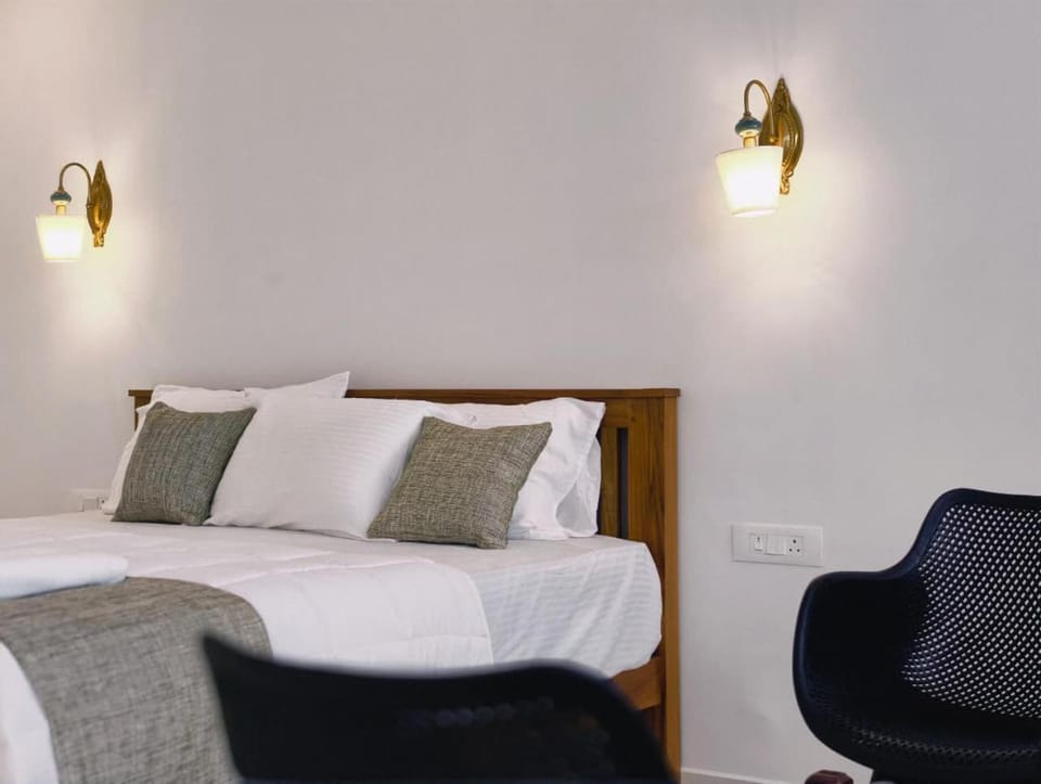 Bed, Living room, Seating area