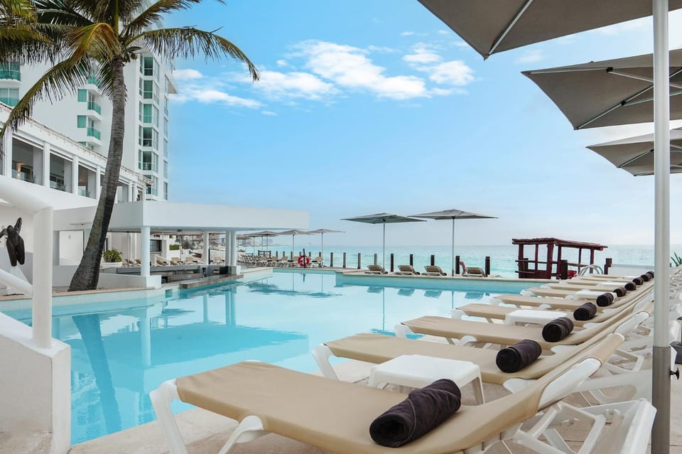 Lua Boutique Studios Resort in Cancun