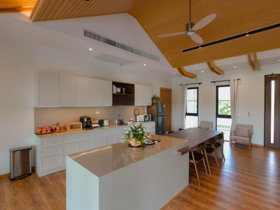 Kitchen or kitchenette, Kitchen or kitchenette, Communal kitchen, kitchen, kitchen