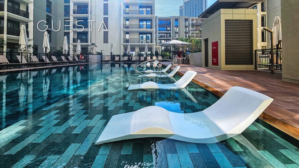 Day, Swimming pool, sunbed