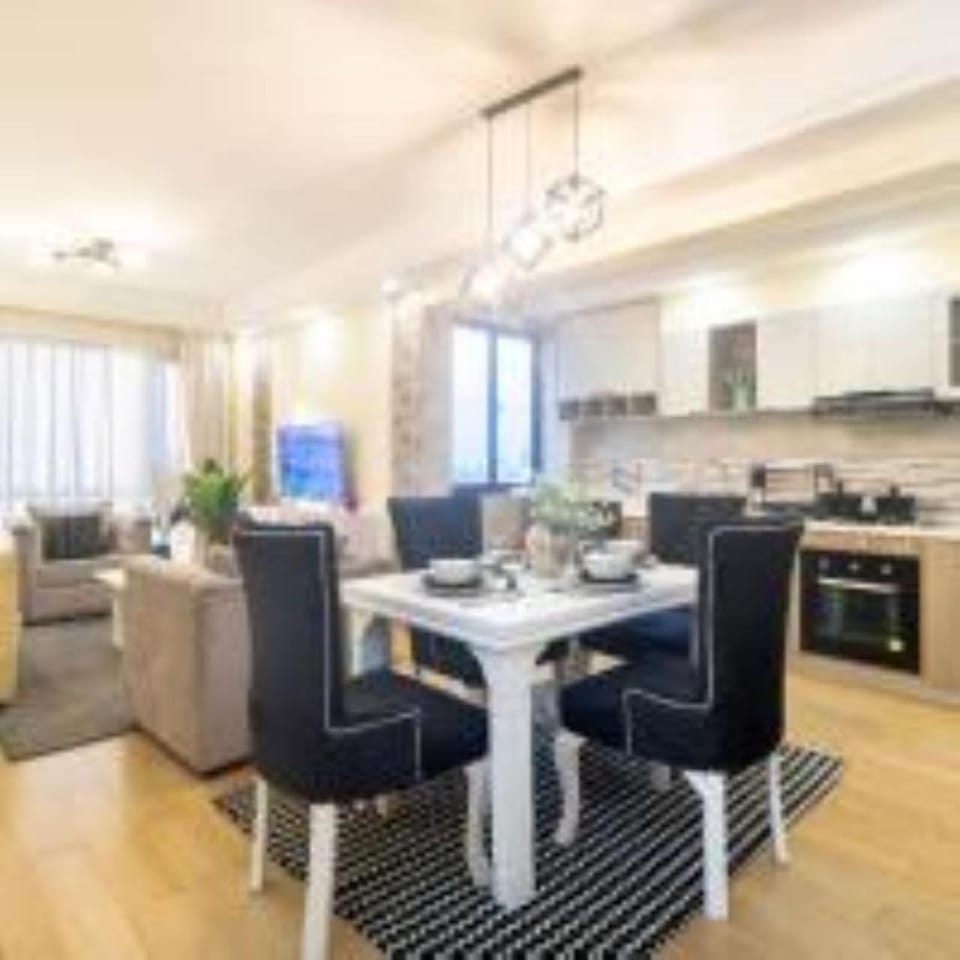 siaya park apartment with heated swimming pool well equipped gym ample parking space children playing ground and unbeatable scenic city views Apartment in Nairobi