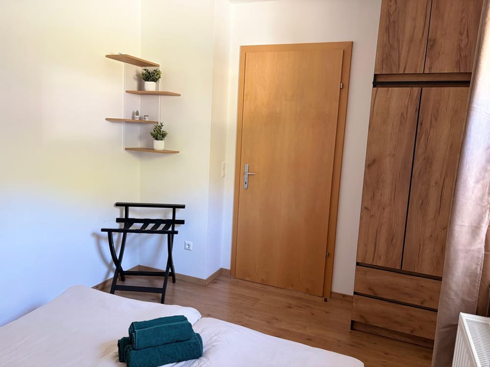 Bed, Bedroom, towels, towels, wardrobe