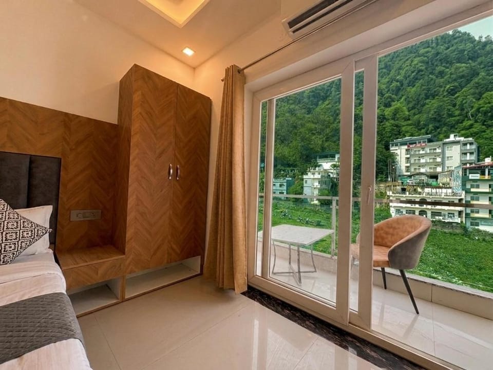 Bed, View (from property/room)