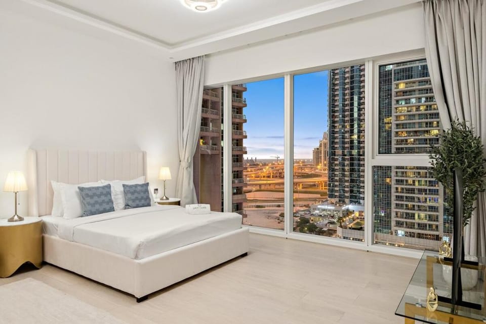 FIRST CLASS Studio Luxury Lake View Living Apartment in Dubai