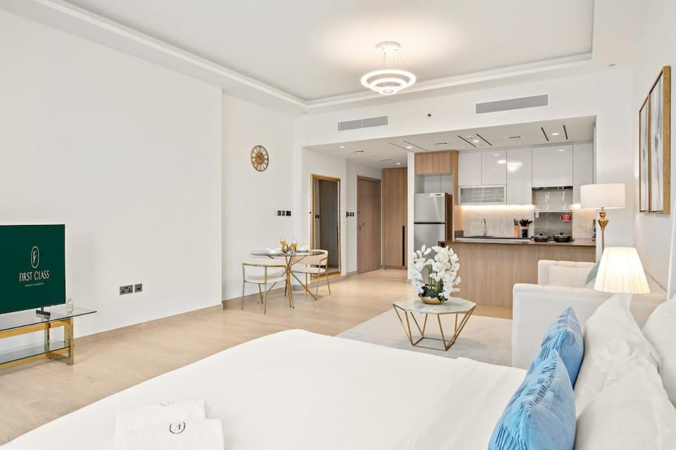 FIRST CLASS Studio Luxury Lake View Living Apartment in Dubai