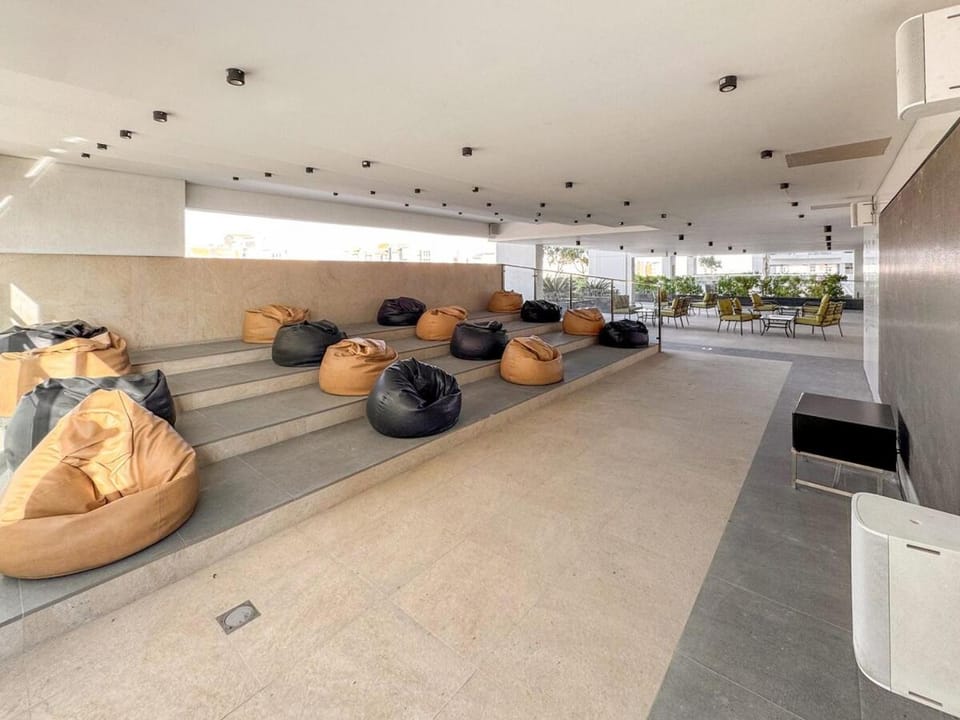 FIRST CLASS 1BR Vogue Near Discovery Garden Apartment in Dubai