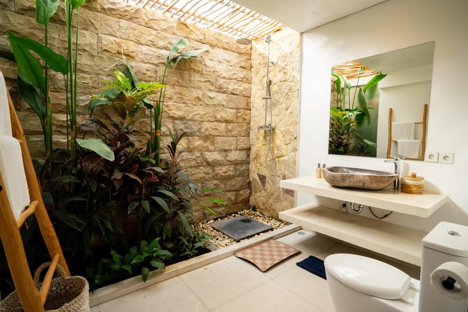 Toilet, Bathroom, towels