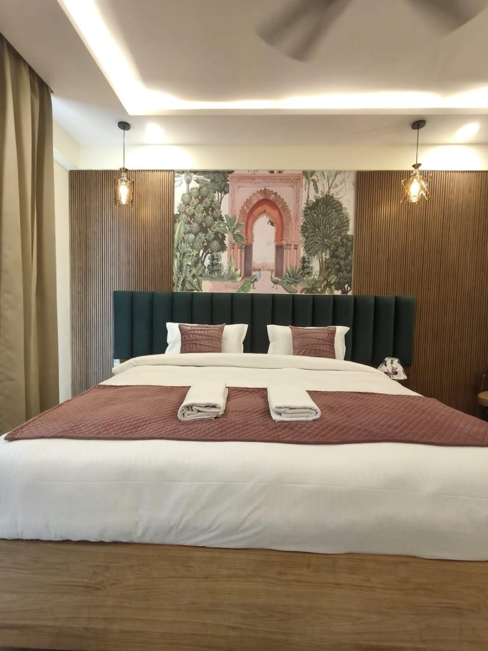 Couple's Paradise Omaxe Hazratganj Lucknow Apartment in Lucknow