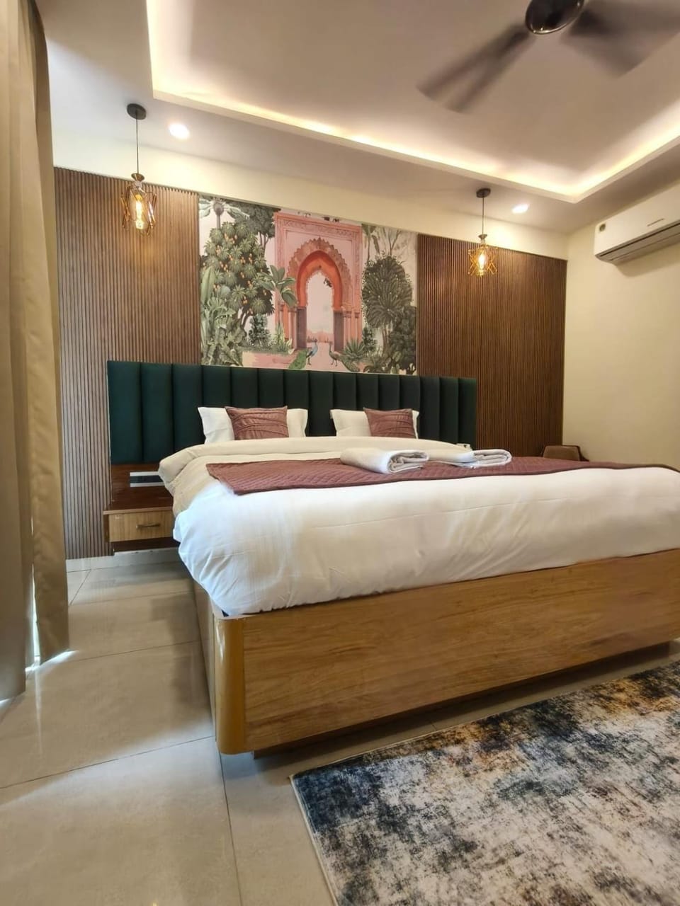 Couple's Paradise Omaxe Hazratganj Lucknow Apartment in Lucknow