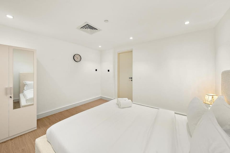 FIRST CLASS 2BR Rustic Haven in Vibrant JVC Apartment in Dubai