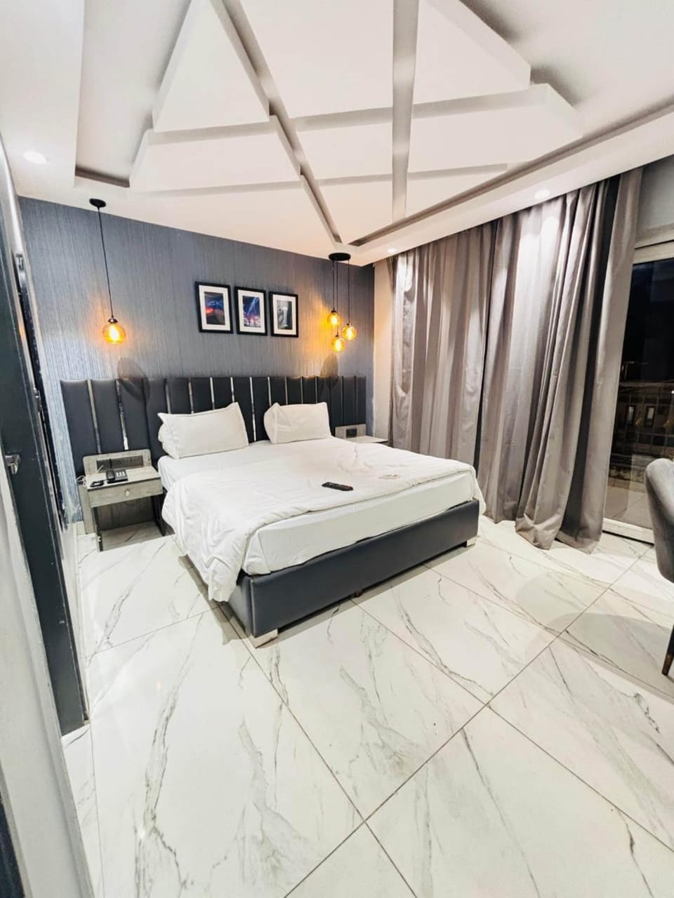 Bed, Photo of the whole room, Seating area, Bedroom, towels