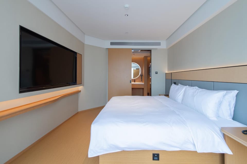 JI Hotel Zhuhai Lovers' Road Sun and Moon Shell Grand Theater Hotel in Guangdong