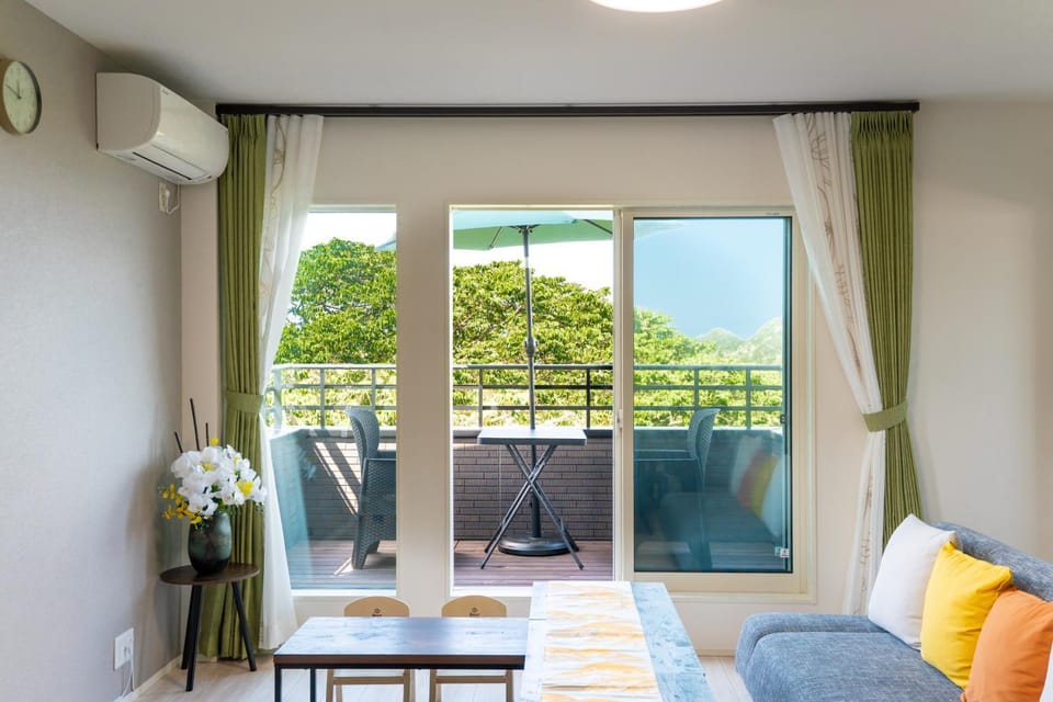 View (from property/room), Balcony/Terrace, Living room