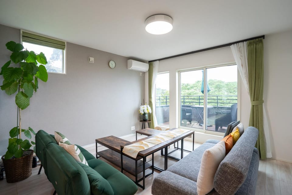 View (from property/room), Balcony/Terrace, Living room