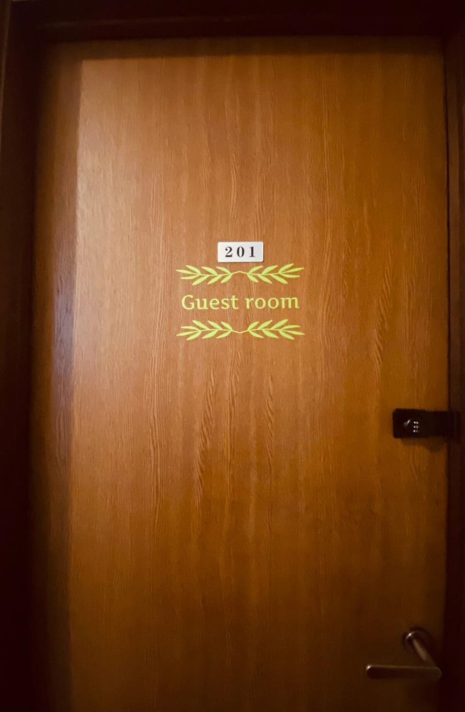 Guest House 楽風 Bed and Breakfast in Japan
