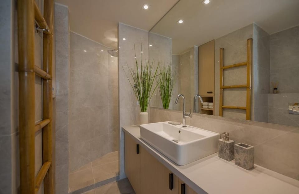 Stylish flat close to Acropolis Livingstone Kyanit Apartment in Athens