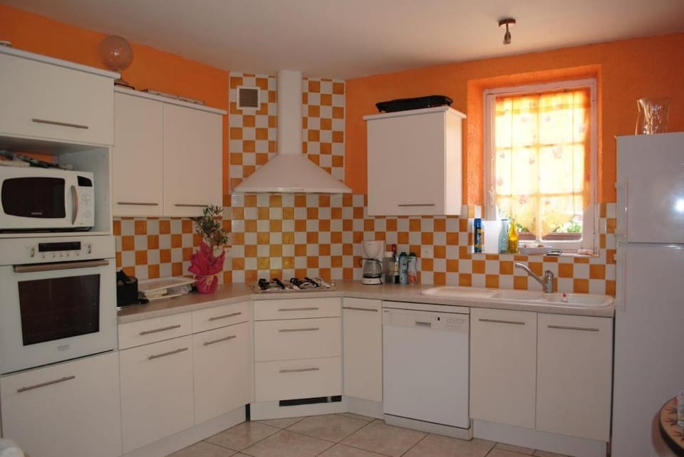 Gîte au bord de l'eau piscine & spa House in Occitanie
