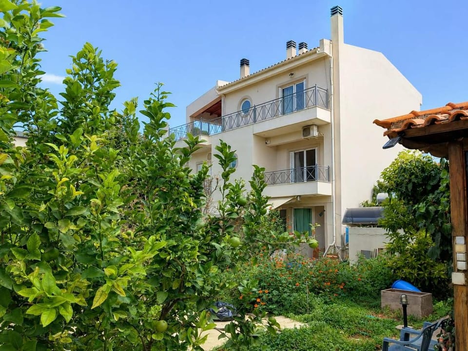 Pavlos Apartment - Leontari Stay with Garden View Apartment in Decentralized Administration of Attica