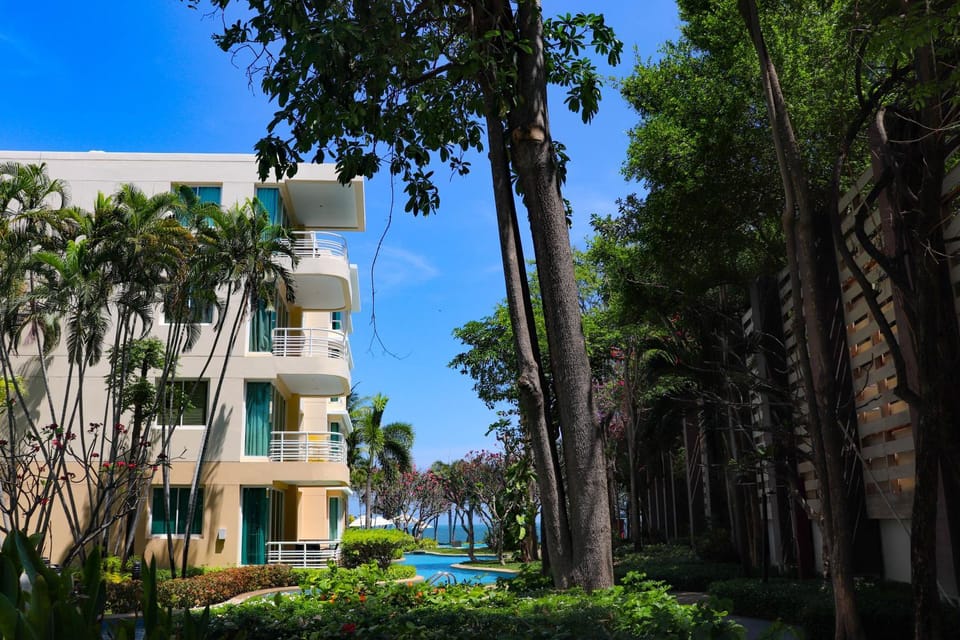 Property building, Day, Natural landscape, Garden, Garden view, Swimming pool