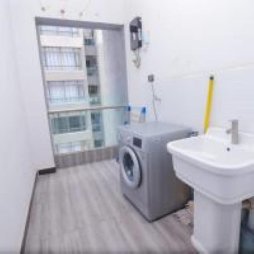 Elegant two bedroom apartment with swimming pool, fully equipped, gym, ample parking space, children play area and amazing scenic city views Apartment in Nairobi