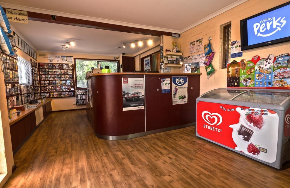On-site shops, Lobby or reception, Alcoholic drinks, Non alcoholic drinks
